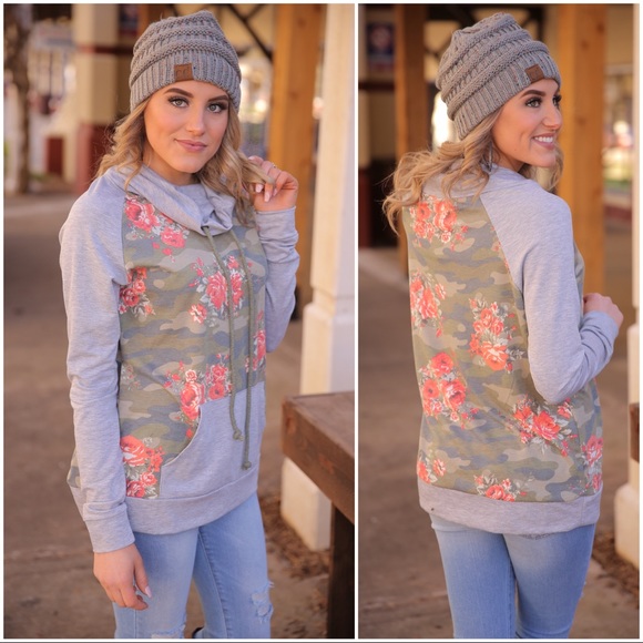✨LAST ONE✨Gray pullover with camo-floral print - Picture 3 of 3